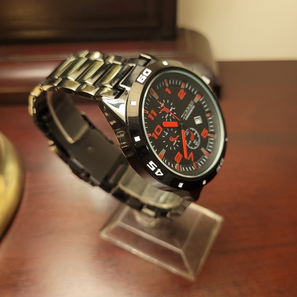 New Men's Red Curren Chronometer Watch - Picture 3 of 3